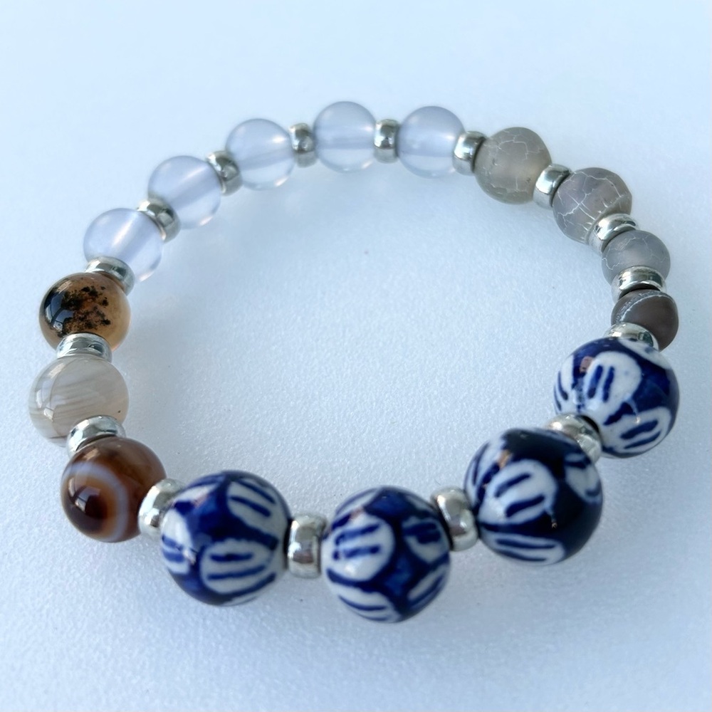 AGATE Eyes Gemstones with Delft Blue Ceramic and Lucite Bead Stretch Bracelet 8”